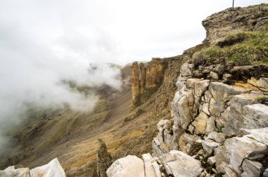 Rusya 'nın Karachay-Çerkesya Cumhuriyeti' ndeki Bermamyt Platosu 'nun panoramik manzarası