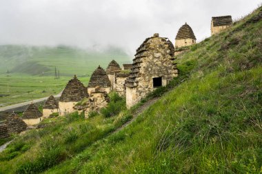 Dargavs Köyü, Kuzey Osetya, Rusya 'da Antik Alanya nekropolü (Ölüler Şehri)