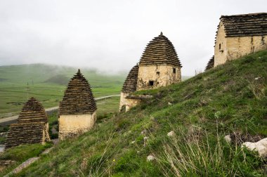 Dargavs Köyü, Kuzey Osetya, Rusya 'da Antik Alanya nekropolü (Ölüler Şehri)