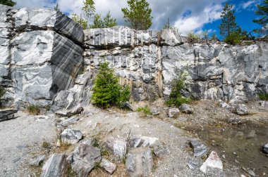 Ruskeala dağ parkındaki İtalyan mermer ocağı, Karelia, Rusya