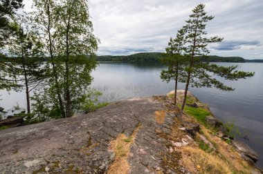 Rusya 'nın Karelia Cumhuriyeti' ndeki göl manzarası