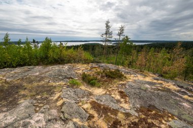 Karelia, Rusya 'daki Hiidenvuori Dağı' ndan görüntü