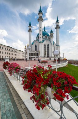 KAZAN, RUSSIA - 15 Temmuz 2018: Rusya 'nın en büyük camilerinden biri olan Kul Şerif Camii, Kazan, Tataristan Cumhuriyeti