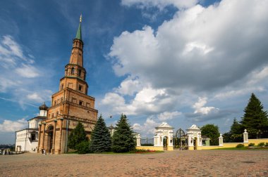 Eğik Kule Syuyumbike, Han Camii olarak da bilinir, muhtemelen Rusya 'nın Kazan kentinin en bilinen mimari simgesi.