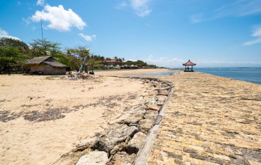 Endonezya 'nın Bali adasındaki Hint Okyanusu kıyısı