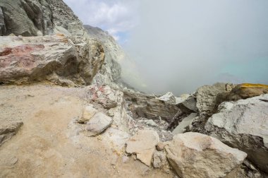 Doğu Java, Endonezya 'daki Ijen volkanı krateri.