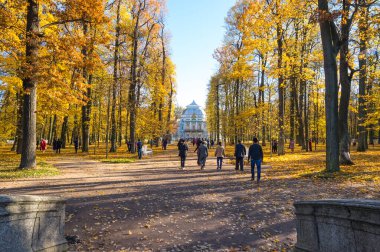 SAINT-PETERSBURG, RUSSIA - 15 Ekim 2018: Tsarskoye Selo 'daki Catherine' s Park 'taki Hermitage Pavyonu (Pushkin), Saint- Petersburg, Rusya' nın 30 km güneyi