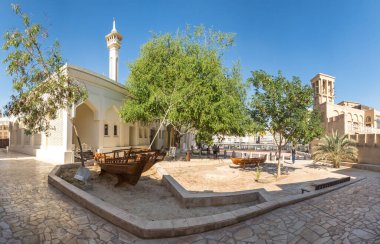Al Fahidi 'nin tarihi bölgesinde geleneksel Arap caddesi, Al Bastakiya. Dubai, Birleşik Arap Emirlikleri