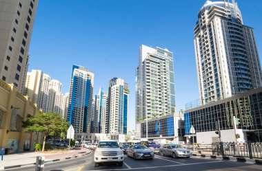 DUBAI, BİRLİK ARAB EMIRATES - 08 Aralık 2018: Dubai Marina 'nın gökdelenleri, Birleşik Arap Emirlikleri' nin Dubai şehrindeki yapay bir kanal şehri