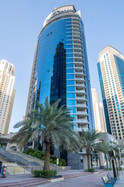DUBAI, BİRLİK ARAB EMIRATES - 08 Aralık 2018: Dubai Marina 'nın gökdelenleri, Birleşik Arap Emirlikleri' nin Dubai şehrindeki yapay bir kanal şehri