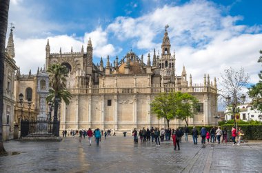 SEVILLE, SPAIN - 06 Nisan 2019: The Cathedral of the Saint Mary of the See, daha çok Seville Katedrali olarak bilinir, Seville, Endülüs, İspanya 'da bir Roma Katolik katedralidir.