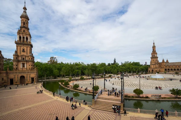 スペインのセビリア 2019年7月7日エイプリル社 スペイン広場 Plaza Espana はスペインのセビリアにあるマリア ルイサ公園の広場です — ストック写真