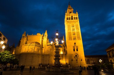 SEVILLE, SPAIN - 07 Nisan 2019: The Cathedral of the Saint Mary of the See, daha çok Seville Katedrali olarak bilinir, Seville, Endülüs, İspanya 'da bir Roma Katolik katedralidir.