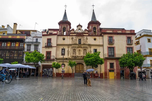 Seville スペイン 08エイプリル 2019 スペインの大きな観光センター セビリアの歴史的中心部の通りの眺め — ストック写真