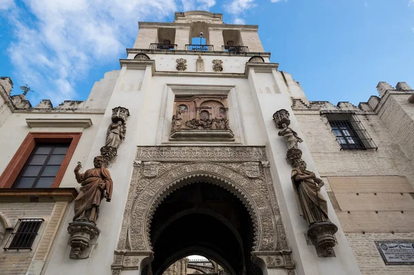 Uitzicht Kerk Het Historische Centrum Van Sevilla Een Groot Toeristisch — Stockfoto