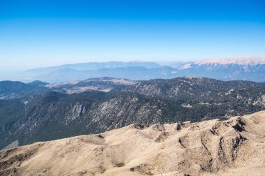 Türkiye 'nin Antalya ilindeki Türk Rivierası' nda yer alan ve Kemer yakınlarındaki bir dağ olan Lycian Olympus olarak da bilinen Tahtali 'nin zirvesinden panoramik manzara