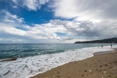 Akdeniz kıyıları Kemer, Antalya ilinin sahil beldesi ve ilçesi Akdeniz kıyısında Türkiye kıyıları
