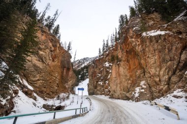 Kış mevsiminde Altay dağlarında, Sibirya, Rusya 'daki 
