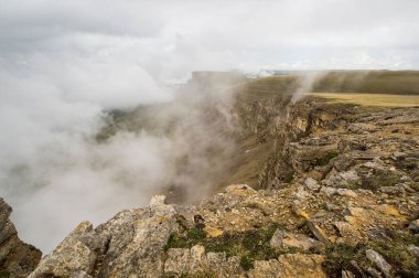 Rusya 'nın Karachay-Çerkesya Cumhuriyeti' ndeki Bermamyt Platosu 'nun panoramik manzarası