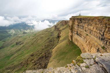 Rusya 'nın Karachay-Çerkesya Cumhuriyeti' ndeki Bermamyt Platosu 'nun panoramik manzarası
