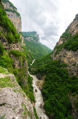 Kabardino-Balkaria, Rusya 'daki Kafkasya dağlarındaki Cherek Geçidi manzarası