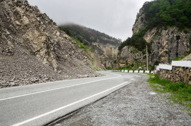 Kuzey Osetya-Alanya 'daki Kurtatin Vadisi, Rusya' nın Kuzey Kafkasya bölgesi.