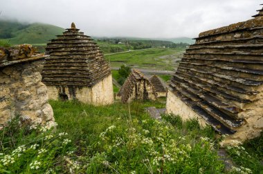 Dargavs Köyü, Kuzey Osetya, Rusya 'da Antik Alanya nekropolü (Ölüler Şehri)