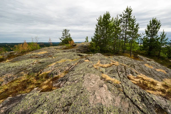 Karelia, Rusya 'daki Hiidenvuori Dağı' nın manzarası.