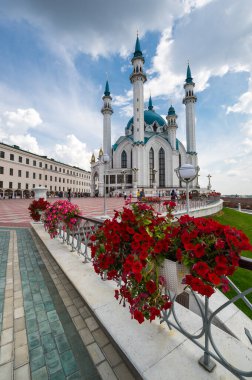 KAZAN, RUSSIA - 15 Temmuz 2018: Rusya 'nın en büyük camilerinden biri olan Kul Şerif Camii, Kazan, Tataristan Cumhuriyeti