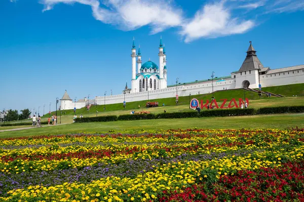 カザフスタン ロシア 2018年7月17日 タタールスタン共和国カザンにおけるカザン クレムリンとクルシャリフ モスクのパノラマビュー — ストック写真