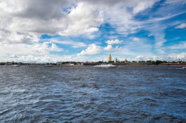 Neva nehri manzarası ve Peter ve Paul kalesi, Saint Petersburg, Rusya