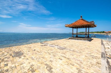 Endonezya 'nın Bali adasındaki Hint Okyanusu kıyısı