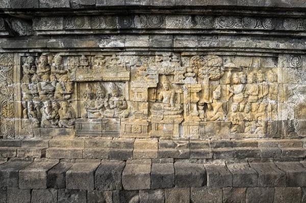 インドネシアの中央ジャワにある9世紀の大乗仏教寺院 ボロブドゥールのレリーフ像 世界最大の仏教寺院です — ストック写真