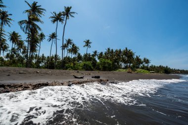 Endonezya 'daki Java Adası' ndaki Hint Okyanusu kıyısı
