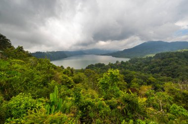 Endonezya 'nın Bali adasında Danau Buyan Dağı manzarası