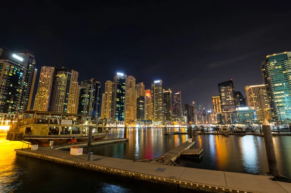 Декабря 2018 Ночной Вид Небоскребы Dubai Marina Города Искусственным Каналом — стоковое фото