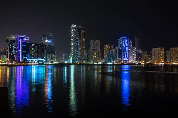 Vista Noturna Sharjah Terceira Cidade Mais Populosa Dos Emirados Árabes — Fotografia de Stock