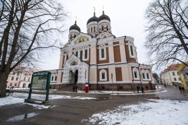 TALLINN, ESTONIA - 23 Şubat 2019: Estonya 'nın başkenti Tallinn' deki Ortodoks tapınağı. Eski Şehir UNESCO Dünya Mirasları Listesinde yer aldı