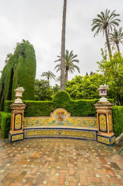 İspanya, Sevilla 'daki Alcazar Sarayı' ndaki bahçe manzarası