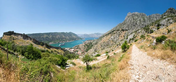 Kotor Körfezi ve Karadağ Kalesi Panoraması