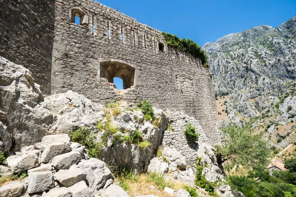 Karadağ Kotor Kenti Yakınlarındaki Dağlarda Antik Aziz John Kalesi - Stok İmaj