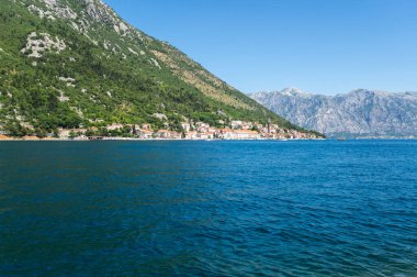 Kotor Körfezi ve Karadağ 'ın Perast kasabasının Panoraması