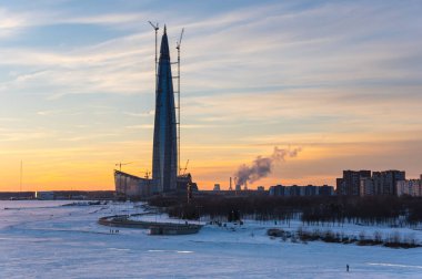 Lakhta Merkezi ve Finlandiya Körfezi 'nin panoramik manzarası, Saint-Petersburg, Rusya