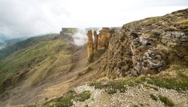 Rusya 'nın Karachay-Çerkesya Cumhuriyeti' ndeki Bermamyt Platosu 'nun panoramik manzarası