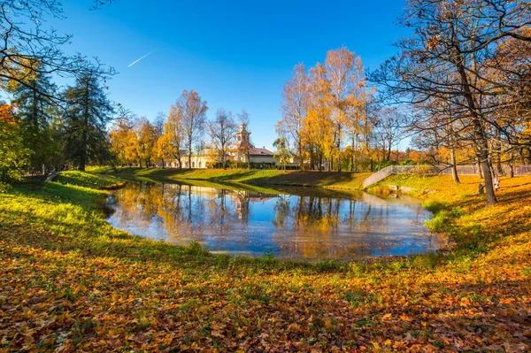 Tsarskoye Selo 'daki şehir parkı manzarası (Puşkin), Saint- Petersburg, Rusya