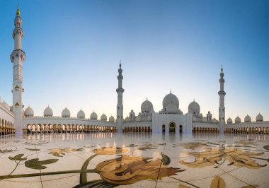 Birleşik Arap Emirlikleri 'nin başkenti Abu Dabi' deki Şeyh Zayed Büyük Camii. Ülkedeki en büyük camidir.