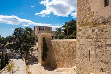 Santa Barbara Kalesi, İspanya 'nın Alicante şehrinde bir kaledir.