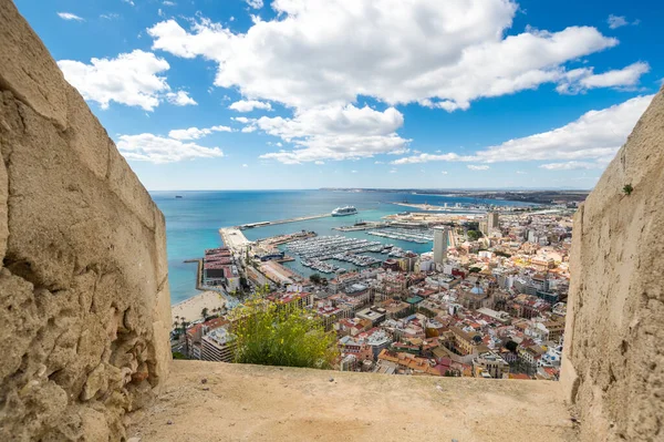 İspanya Santa Barbara Kalesi 'nden Alicante' nin panoramik görüntüsü