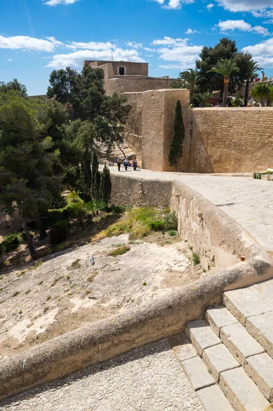 Κάστρο Της Σάντα Μπάρμπαρα Είναι Μια Οχύρωση Στο Κέντρο Του — Φωτογραφία Αρχείου