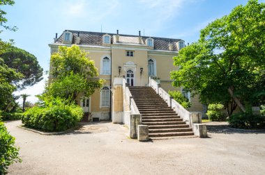 Kral Nikola 'nın Baro Sarayı, Karadağ' ın güneyinde bir kıyı kasabası ve liman kenti